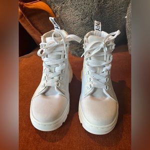 White Doctor Martins COMBS WOMEN'S POLY CASUAL BOOTS size 7